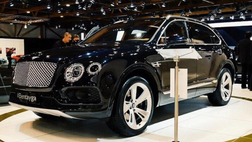Chiếc xe Bentley Bentayga mà Huyền Baby sở hữu