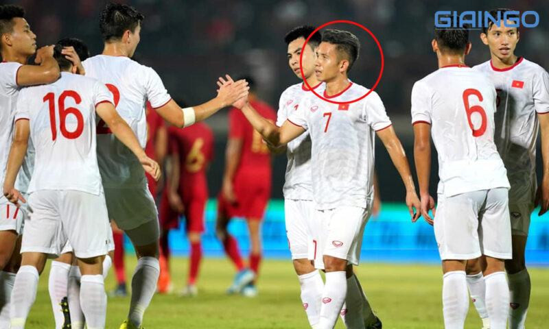 Đội bóng hiện tại Nguyễn Phong Hồng Duy tham gia là gì?